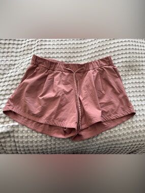 Lululemon Stroll at Sundown mid rise short 3”